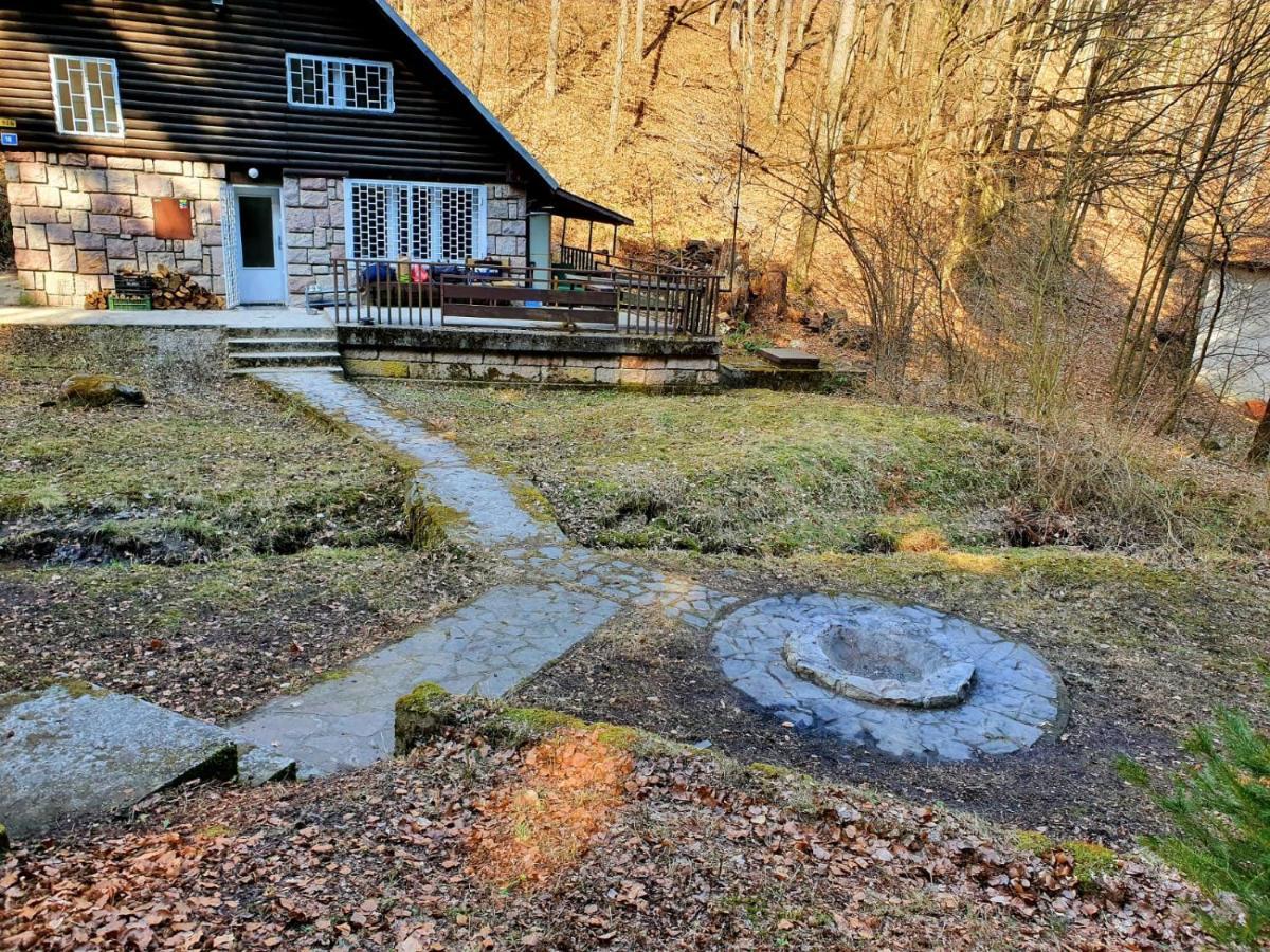 Horska Chata V Srdci Kremnickych Hor Banská Bystrica Exterior photo